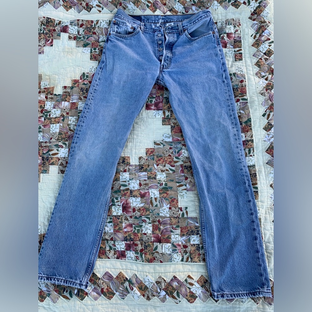 Vintage Levi’s 501 Button Fly Jeans W33 L34